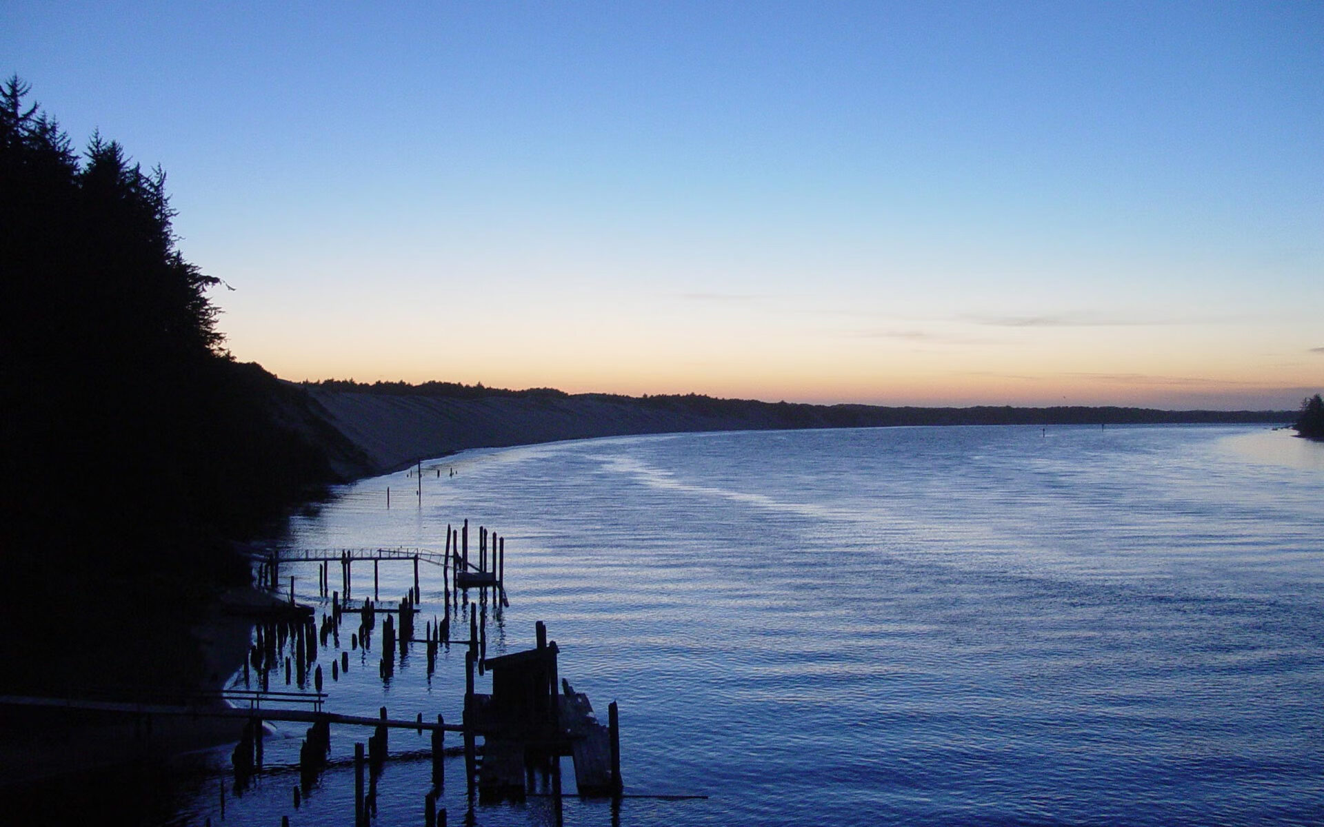 -墨西哥队前锋洛佩斯在巴黎奥运会上表现出色，墨西哥女演员佩罗妮