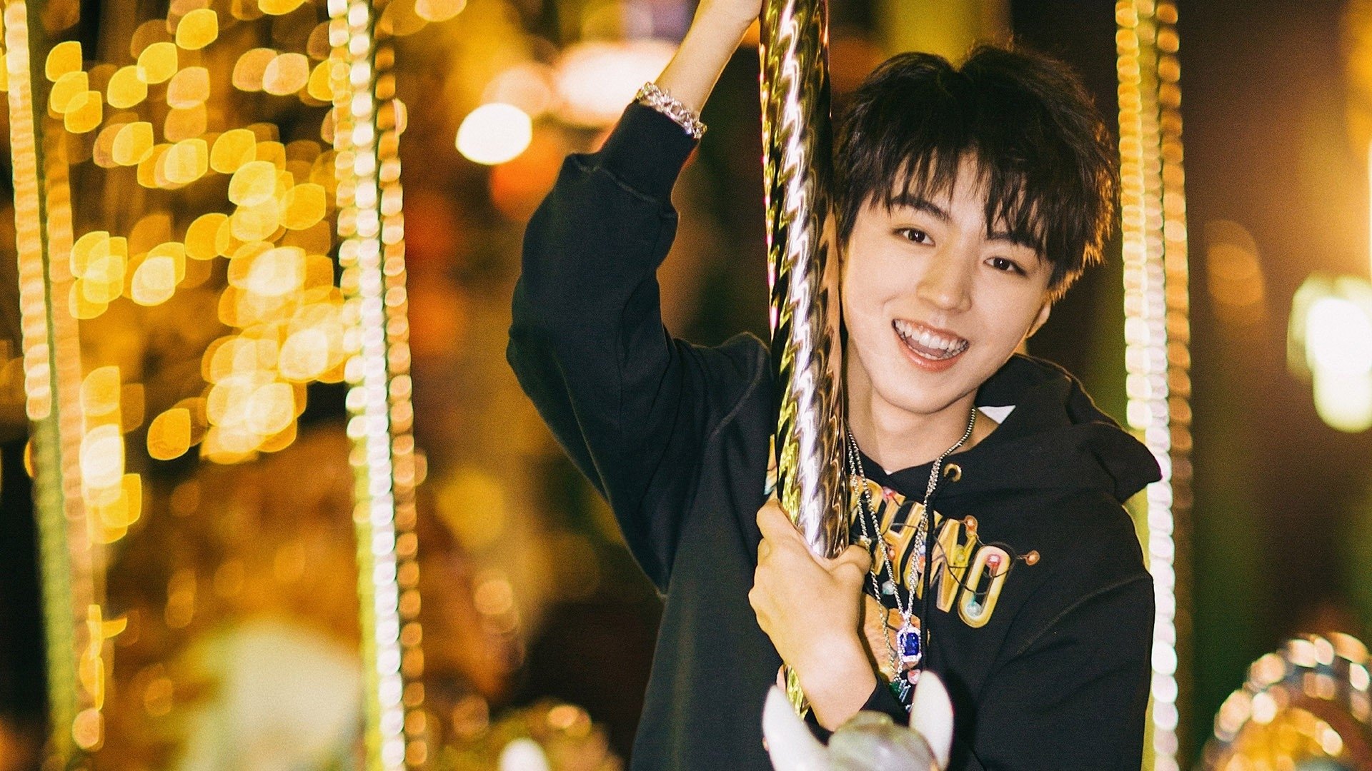 开云体育娱乐app安全-绿地足球趣味运动会，锻炼身体娱乐心情，绿地集团运动会